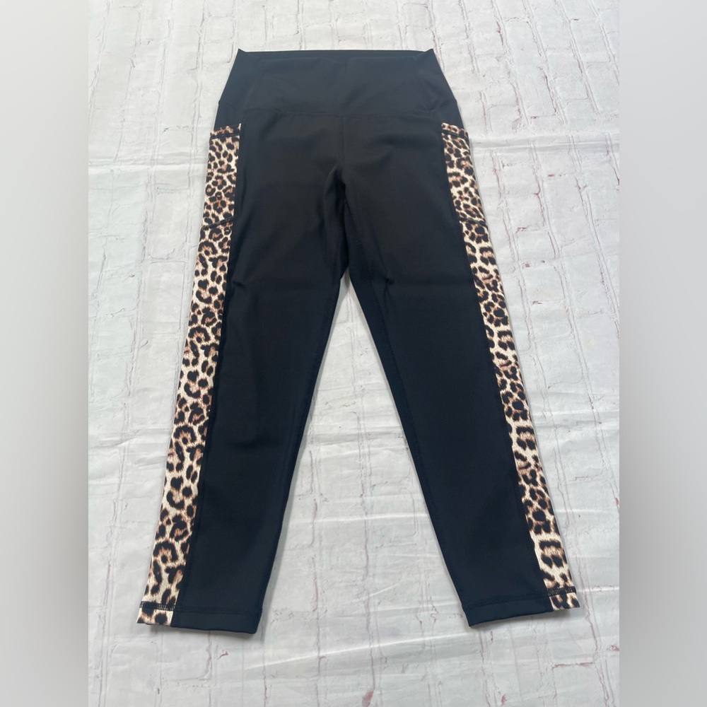 Zyia Active leopard crop athletic pant size 6-8